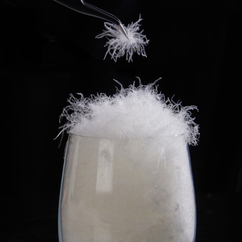 50% białego puchu gęsiego 50% białego puchu gęsiego