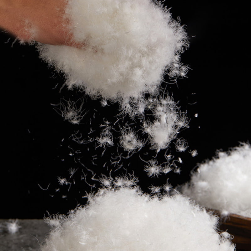 50% białego puchu gęsiego 50% białego puchu gęsiego